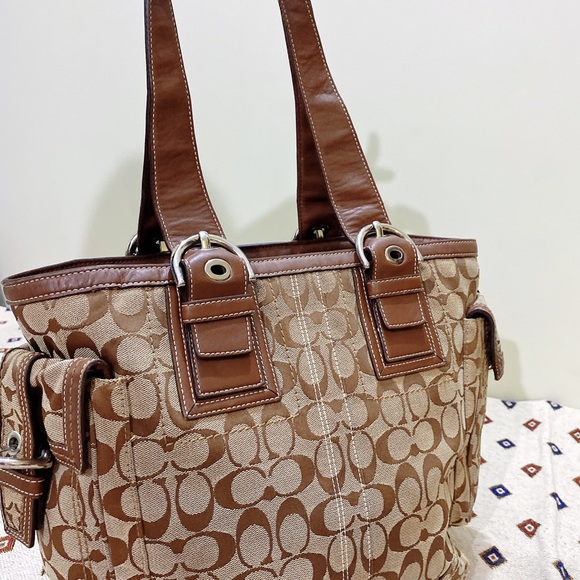 Coach signature handbag - Picture 8 of 12